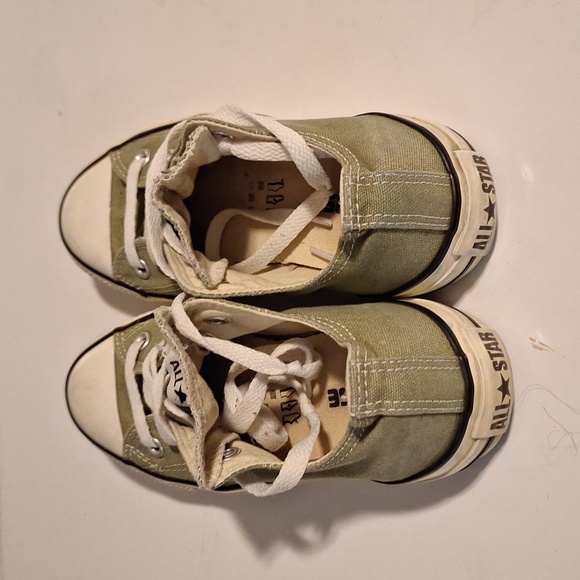 Converse shoes - Picture 2 of 4